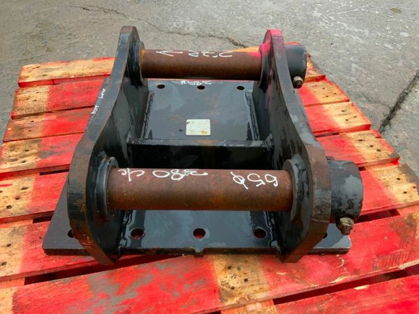 HAMMER / BREAKER CRADLE.....65mm PINS.....389f. 377222784