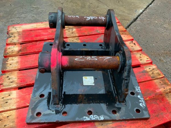 HAMMER / BREAKER CRADLE.....65mm PINS.....389f. 377222788