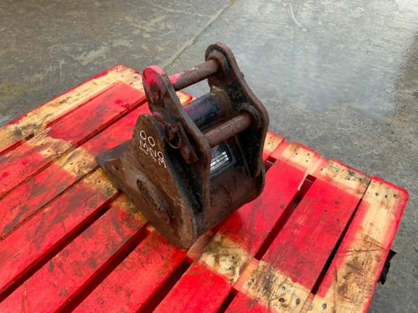 9" STRICKLAND BUCKET.....30mm PINS.........249f. 377222856