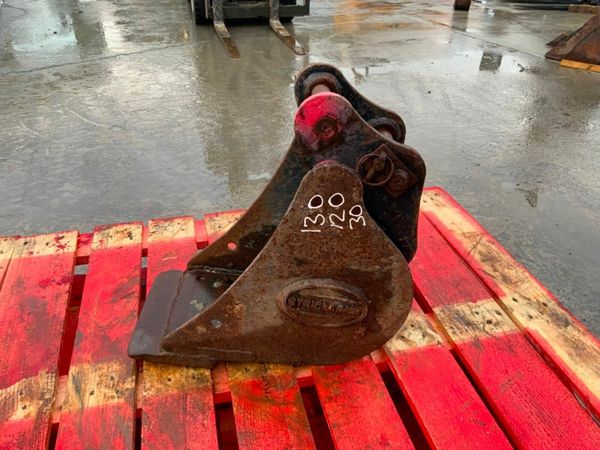 9" STRICKLAND BUCKET.....30mm PINS.........249f. 377222857