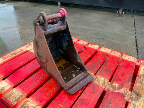 9" STRICKLAND BUCKET.....30mm PINS.........249f. 377222860