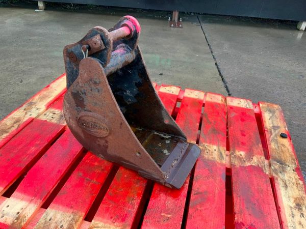 9" STRICKLAND BUCKET.....30mm PINS.........249f. 377222861