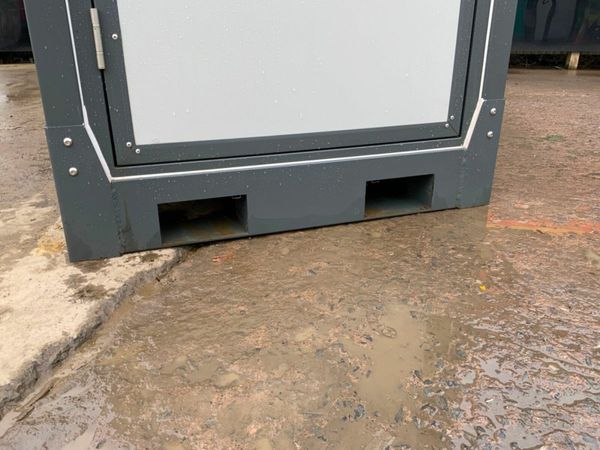 SINGLE OCCUPANCY PORABLE TOILET POD.....1138. 377222878