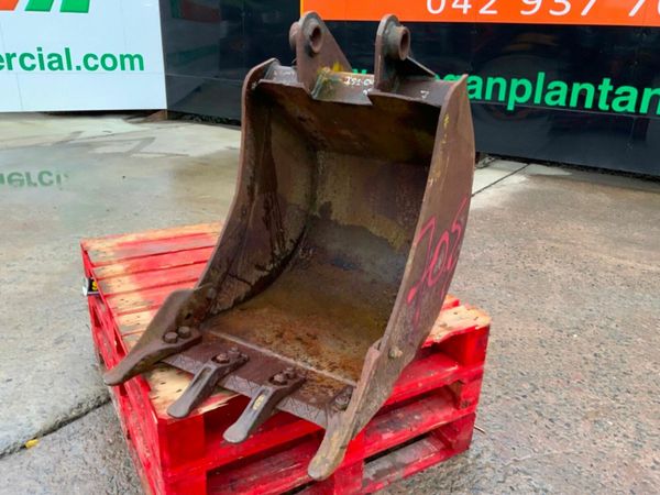 24" JCB 3CX BUCKET......45mm PINS........70s. 377222805