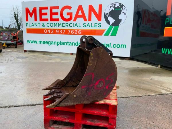 24" JCB 3CX BUCKET......45mm PINS........70s. 377222809