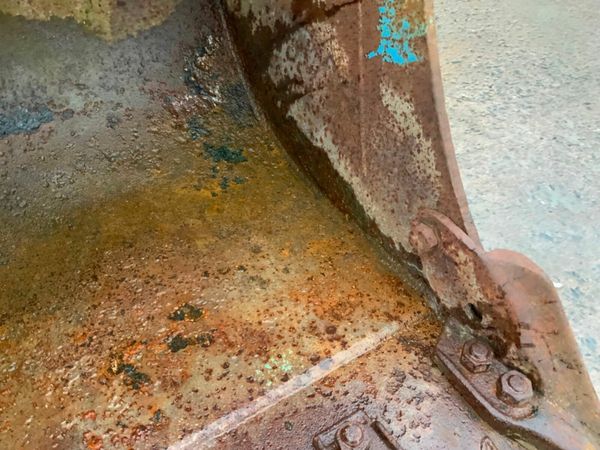 24" JCB 3CX BUCKET......45mm PINS........70s. 377222810