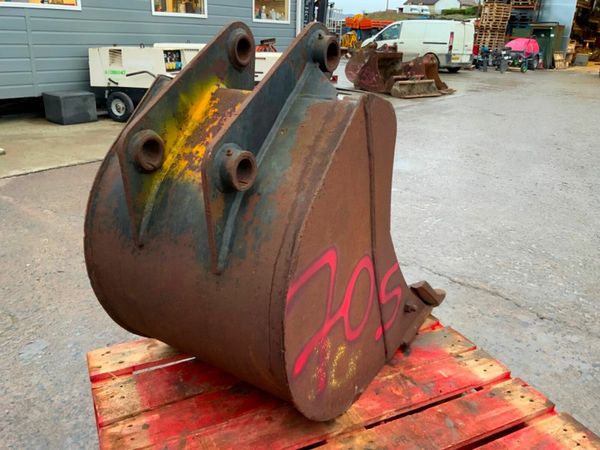 24" JCB 3CX BUCKET......45mm PINS........70s. 377222812