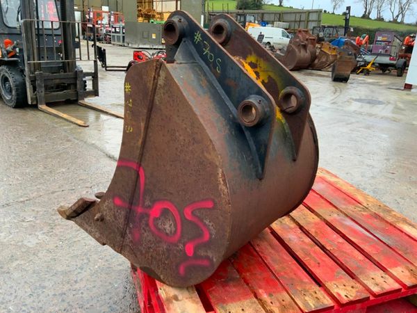 24" JCB 3CX BUCKET......45mm PINS........70s. 377222817
