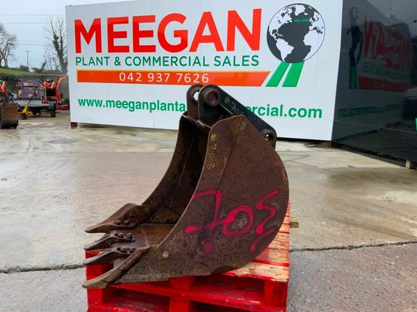 24" JCB 3CX BUCKET......45mm PINS........70s. 377222818