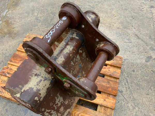 30"  DIGGING BUCKET....60mm PINS.......... 377222987