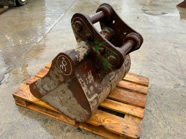 30"  DIGGING BUCKET....60mm PINS.......... 377222988