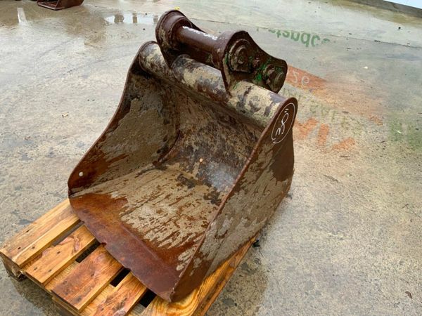 30"  DIGGING BUCKET....60mm PINS.......... 377222990