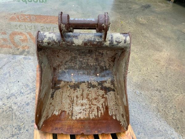 30"  DIGGING BUCKET....60mm PINS.......... 377222992