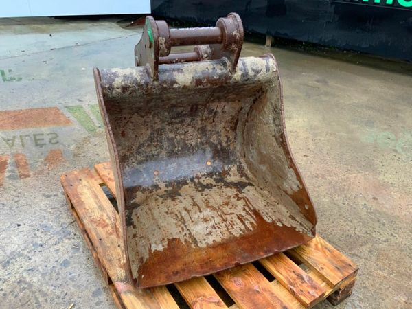 30"  DIGGING BUCKET....60mm PINS.......... 377222993