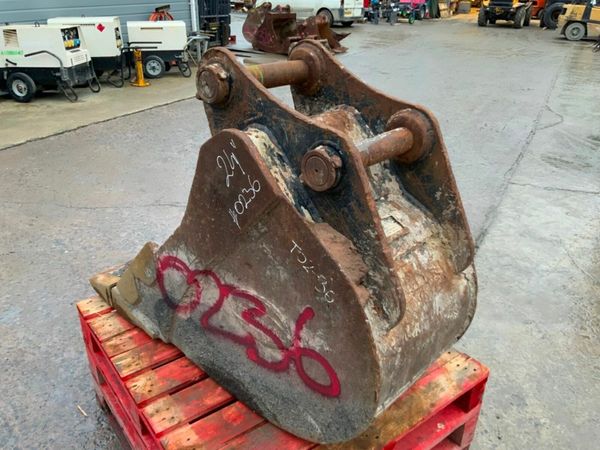 24" STRICKLAND BUCKET.......65mm PINS......0236. 377222913