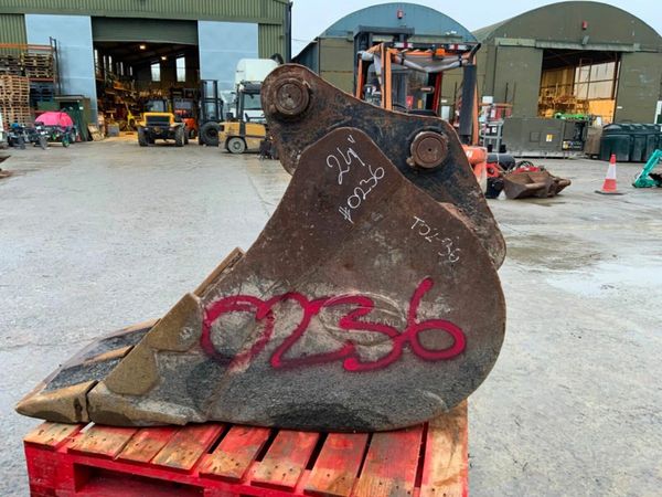 24" STRICKLAND BUCKET.......65mm PINS......0236. 377222923