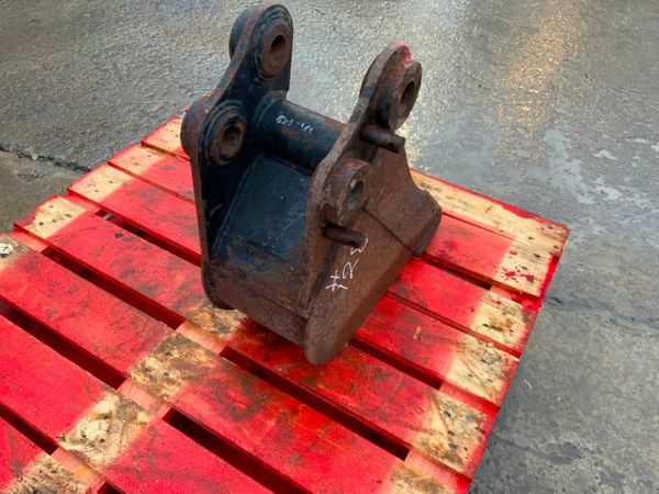 9"  MINI DIGGER BUCKET.........35mm PINS......128f 377222927