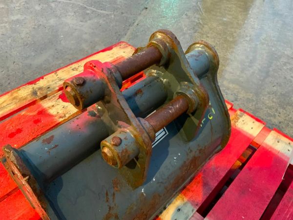 18" STRICKLAND BUCKET.....30mm PINS......253f. 377223043