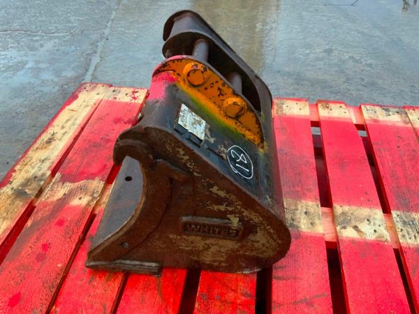 18" MINI DIGGER BUCKET......30mm PINS...... 1830. 377223002