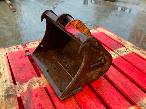 18" MINI DIGGER BUCKET......30mm PINS...... 1830. 377223003