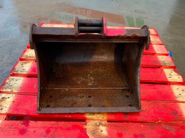 18" MINI DIGGER BUCKET......30mm PINS...... 1830. 377223004