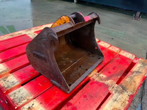 18" MINI DIGGER BUCKET......30mm PINS...... 1830. 377223005