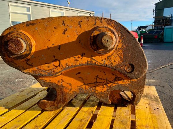 DOUBLE LOCKING QUICK HITCH......90mm PINS. 377223015