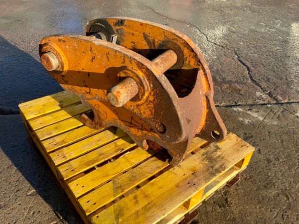 DOUBLE LOCKING QUICK HITCH......90mm PINS. 377223019