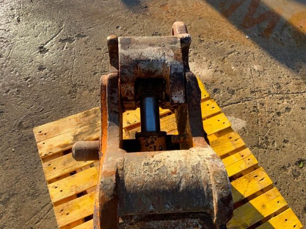 DOUBLE LOCKING QUICK HITCH......90mm PINS. 377223023