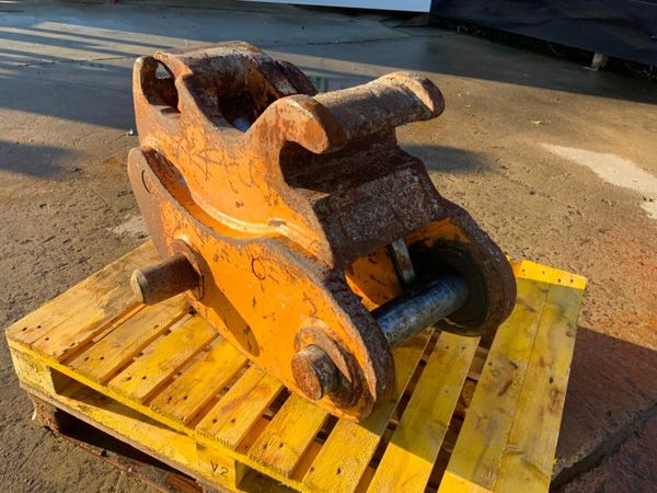 DOUBLE LOCKING QUICK HITCH......90mm PINS. 377223024