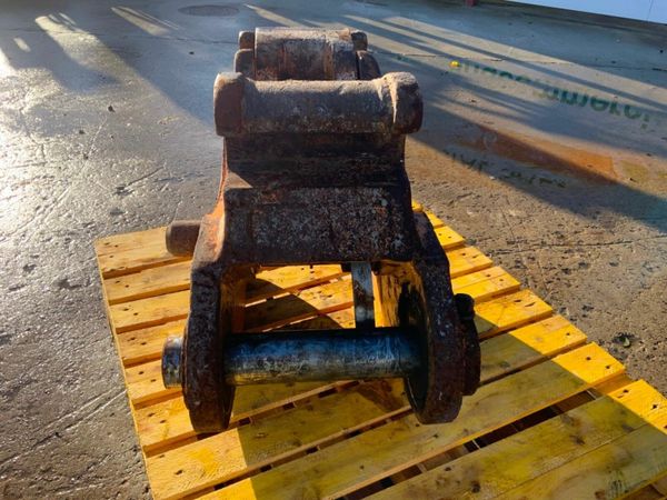 DOUBLE LOCKING QUICK HITCH......90mm PINS. 377223025