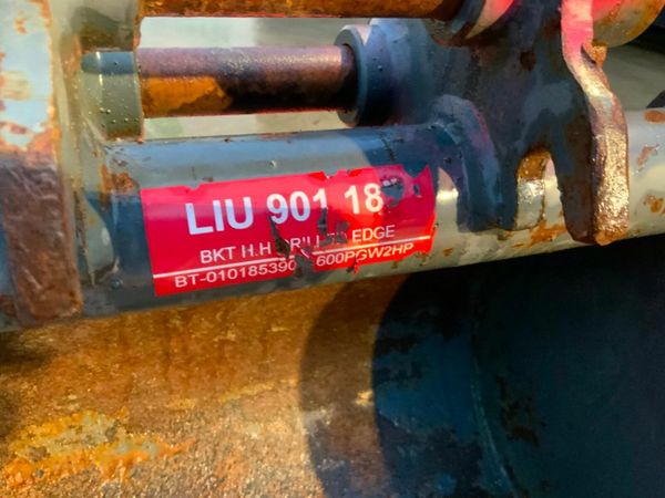 18" STRICKLAND BUCKET.....30mm PINS......253f. 377223030