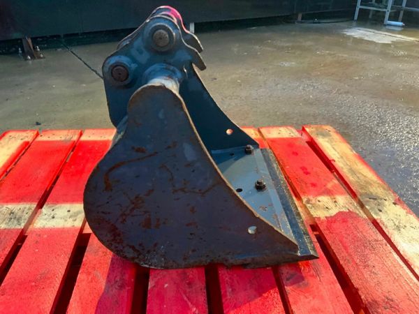 18" STRICKLAND BUCKET.....30mm PINS......253f. 377223038