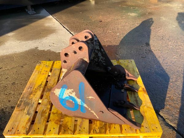 24" MINI DIGGER BUCKET....35mm PINS........61s. 377223173