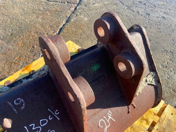 24" MINI DIGGER BUCKET....35mm PINS........61s. 377223175