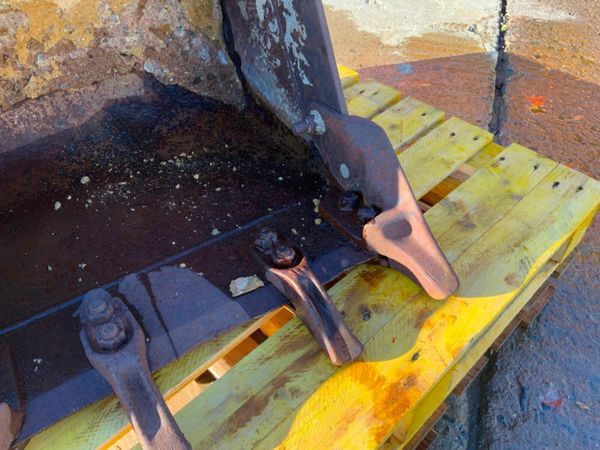 24" MINI DIGGER BUCKET....35mm PINS........61s. 377223180