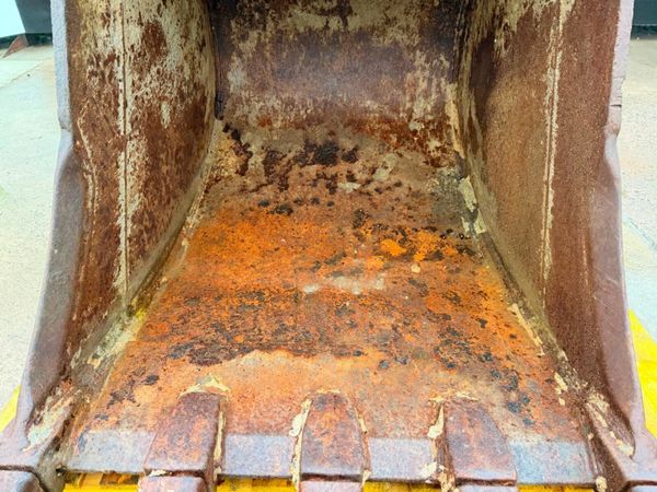 36" JCB DIGGING BUCKET 13 TON .....65MM....758P 377223262