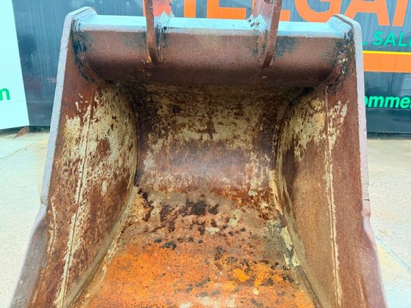 36" JCB DIGGING BUCKET 13 TON .....65MM....758P 377223263