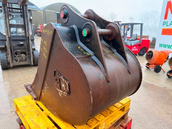 36" JCB DIGGING BUCKET 13 TON .....65MM....758P 377223270
