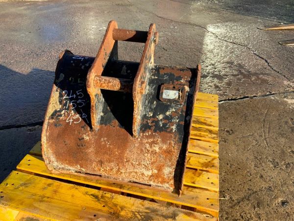 24" DIGGING BUCKET...45mm PINS......251. 377223276