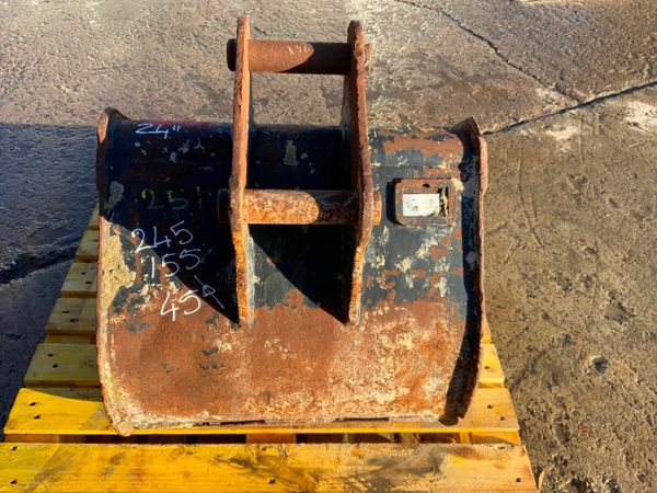 24" DIGGING BUCKET...45mm PINS......251. 377223278