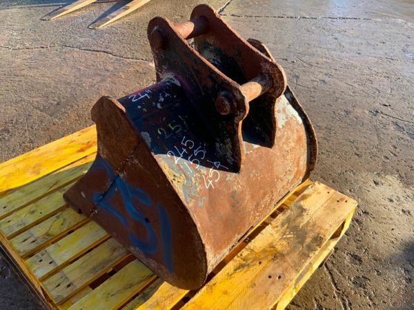 24" DIGGING BUCKET...45mm PINS......251. 377223280