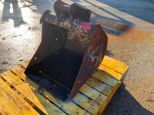 24" DIGGING BUCKET...45mm PINS......251. 377223282