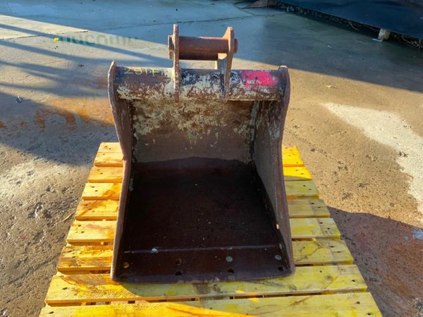 24" DIGGING BUCKET...45mm PINS......251. 377223283