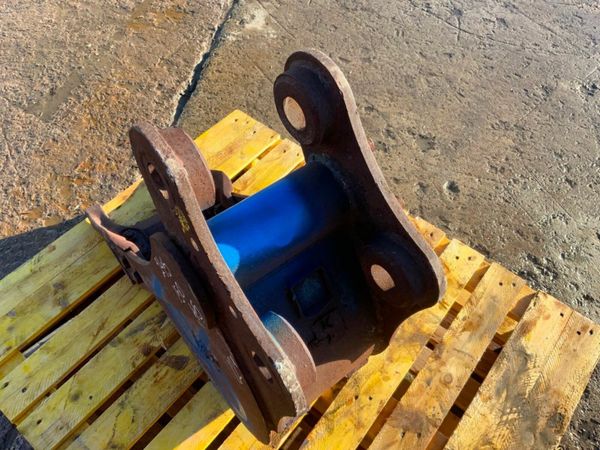 12" DIGGING BUCKET.....45mm PINS........66. 377223341