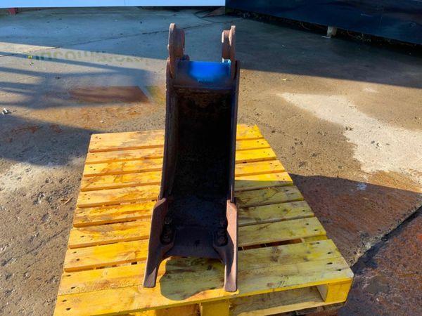 12" DIGGING BUCKET.....45mm PINS........66. 377223345