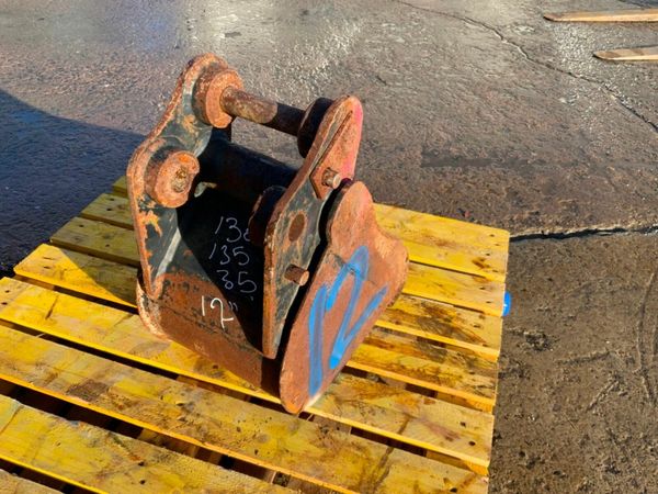 12" MINI DIGGER BUCKET........35mm PINS.......12f. 377223387