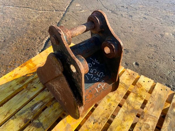 12" MINI DIGGER BUCKET........35mm PINS.......12f. 377223390