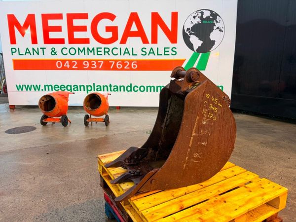 18" JCB 3CX BUCKET ...45MM PINS .....67S 377223319