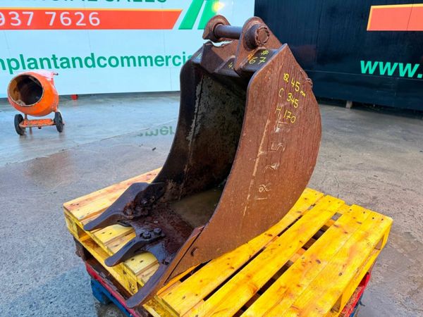 18" JCB 3CX BUCKET ...45MM PINS .....67S 377223321